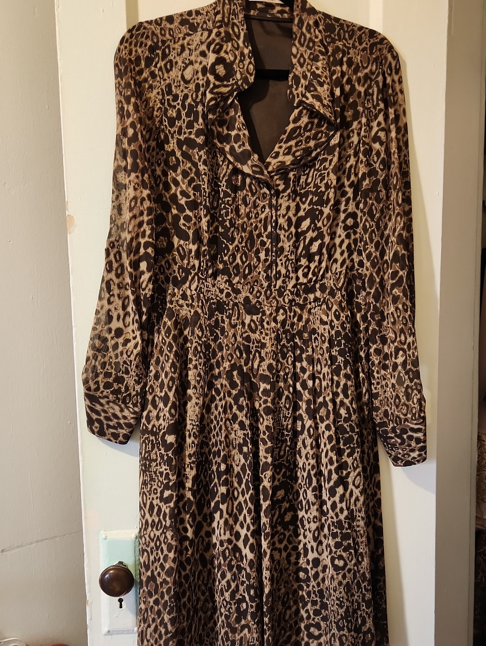 TAHARI Leopard Print Long Sleeve Midi Dress